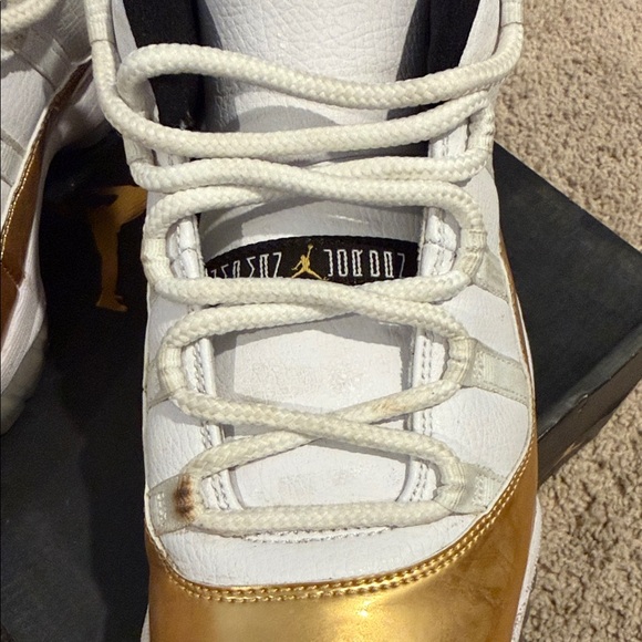 Jordan Athletic Shoes White and Gold main image 4